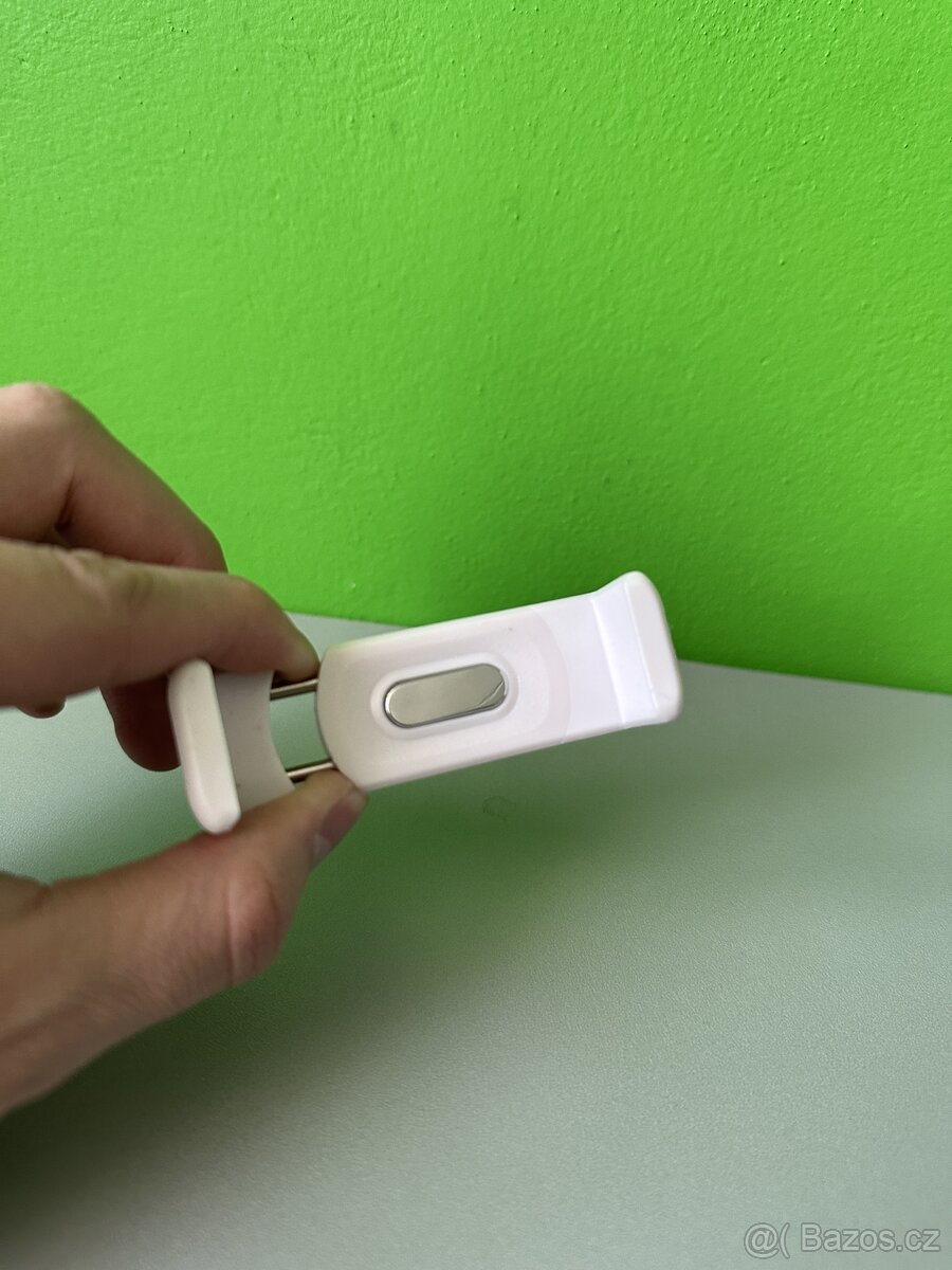 Držák na telefon do auta