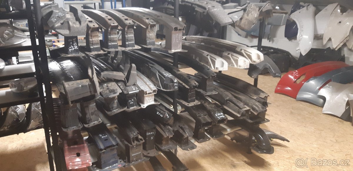 Zadní výztuhy nárazníku - Ford