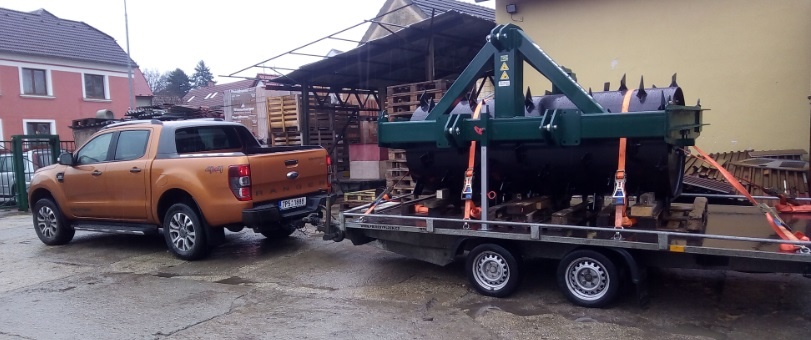 Válec na provzdušnění pastvin