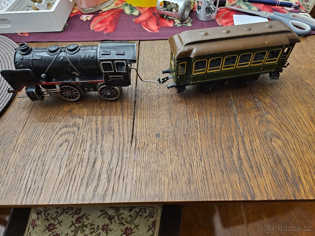Starý kovový vlaček + vagon Marklin?