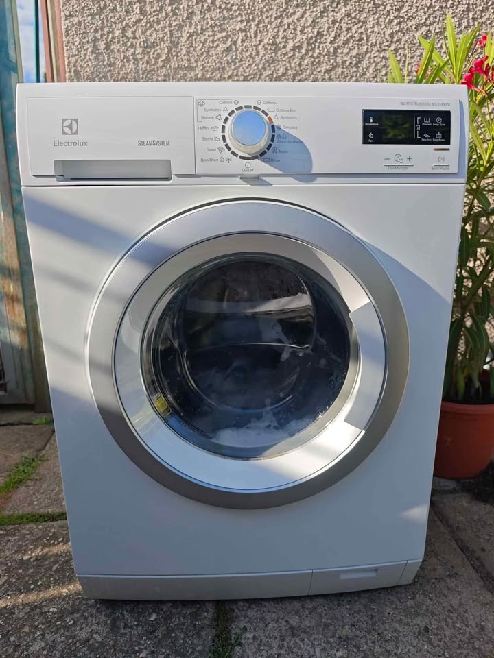 Elektrolux A+++, 8kg, 1400ot. Parní programy Nové ložiska