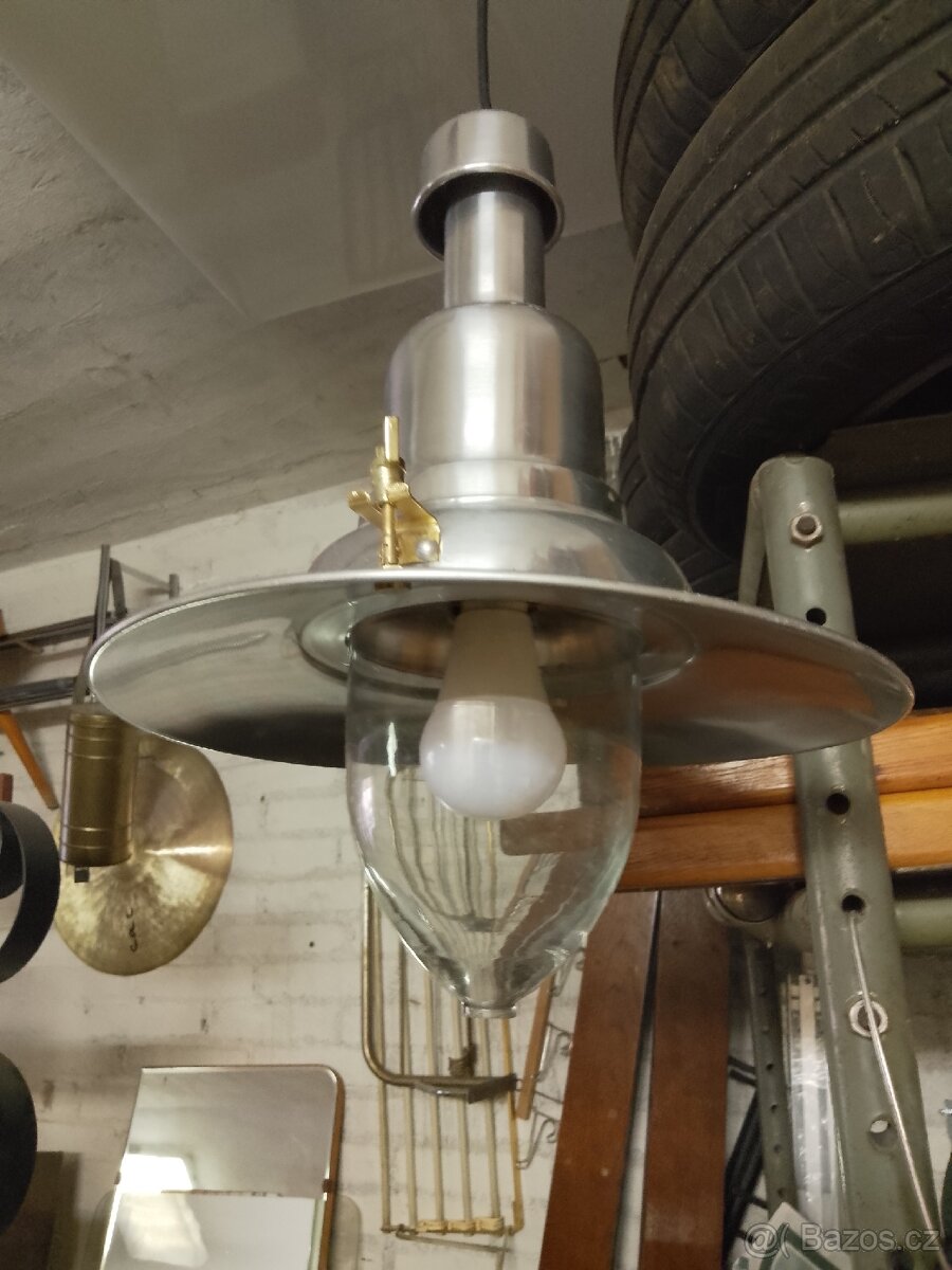 Světlo v industriálním stylu