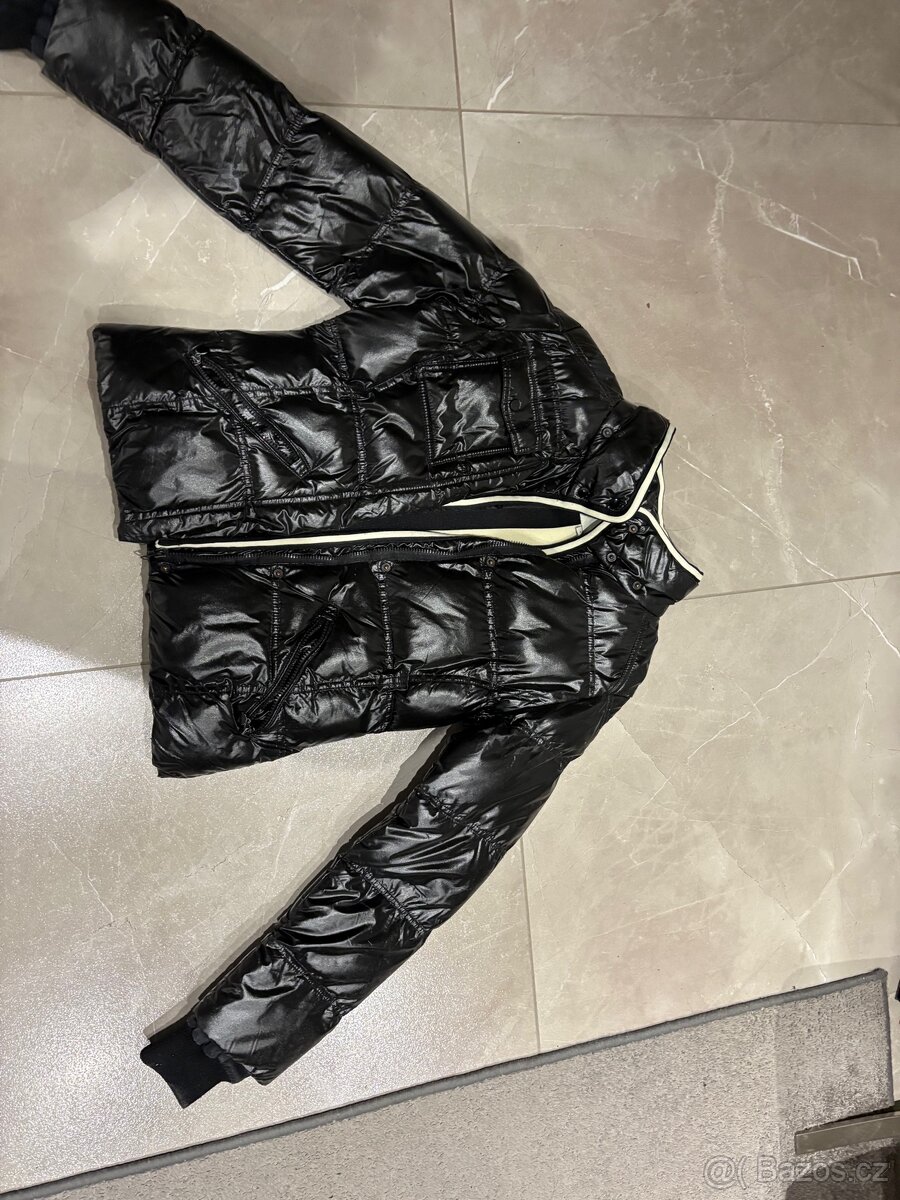 Zimní bunda s kapucí