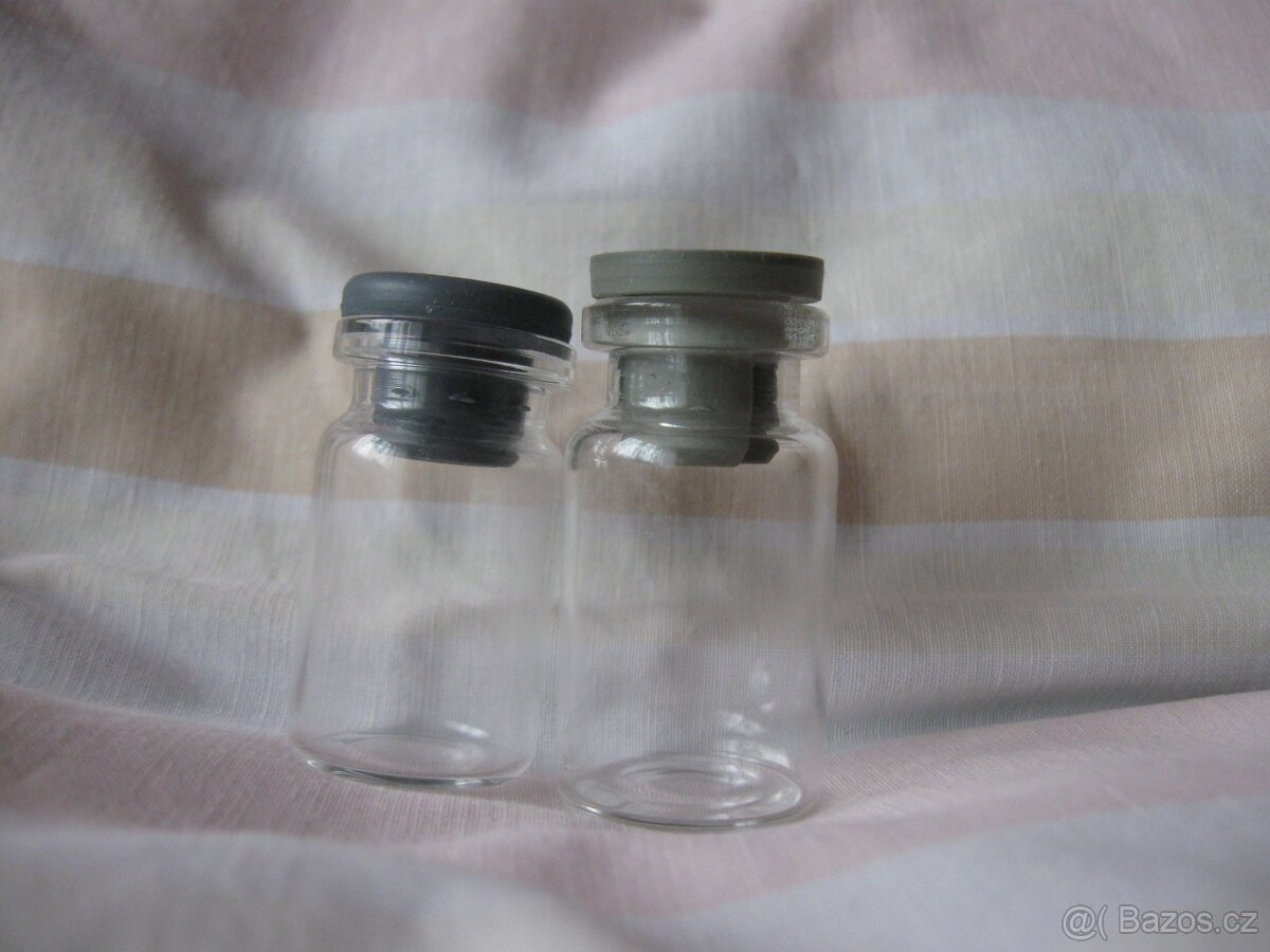 Skleničky, lahvičky