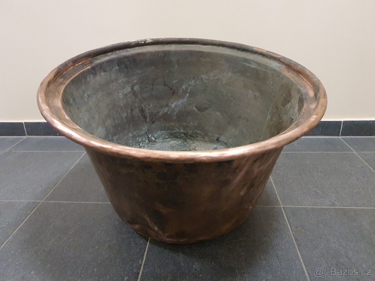 těžký měděný kotel, luxusní stav