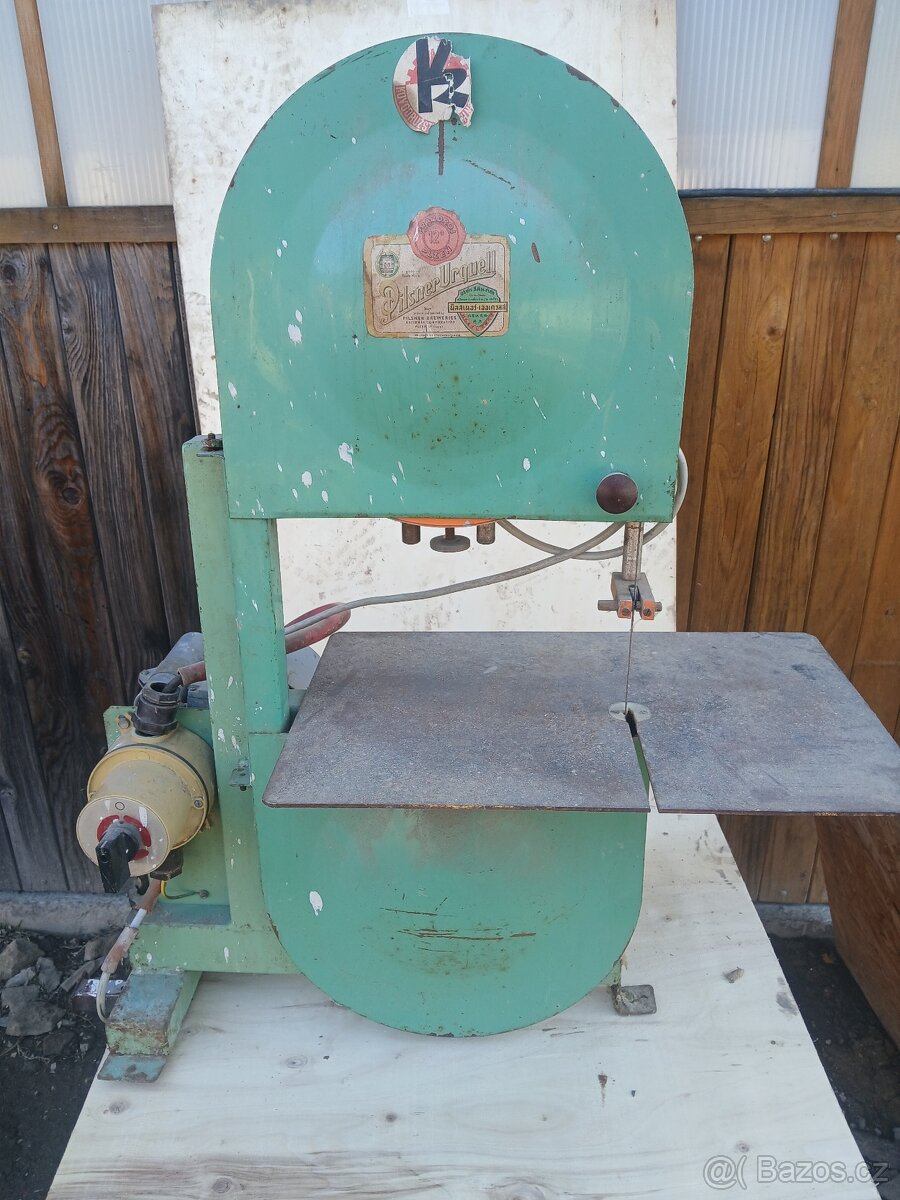 Pásová pila na dřevo