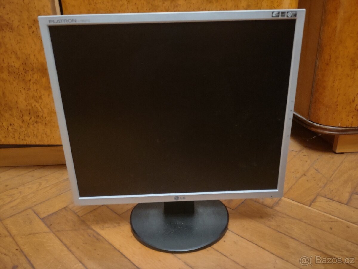 LCD monitor 19" LG L1952TQ