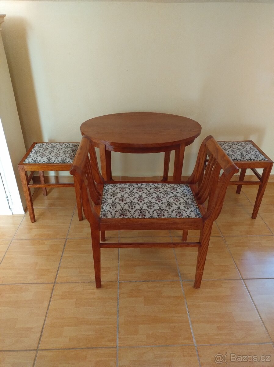 starožitný stolek + stoličky