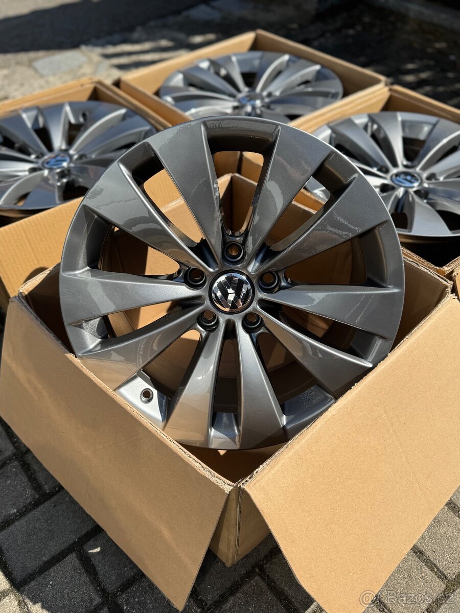 ORIGINÁL Alu Volkswagen PHOENIX R17, 5x112 - TOP STAV