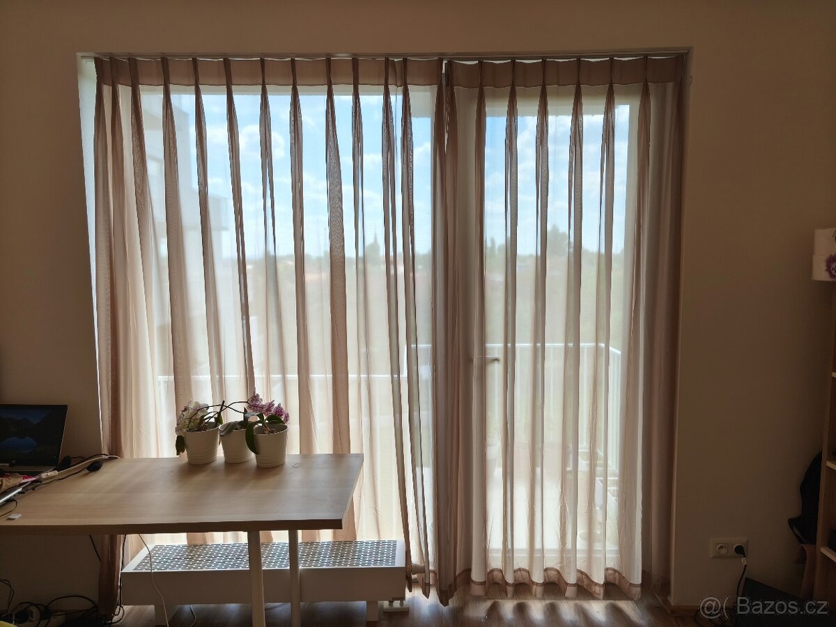 Luxusní ručně šitá záclona z vysoce kvalitního šifonu