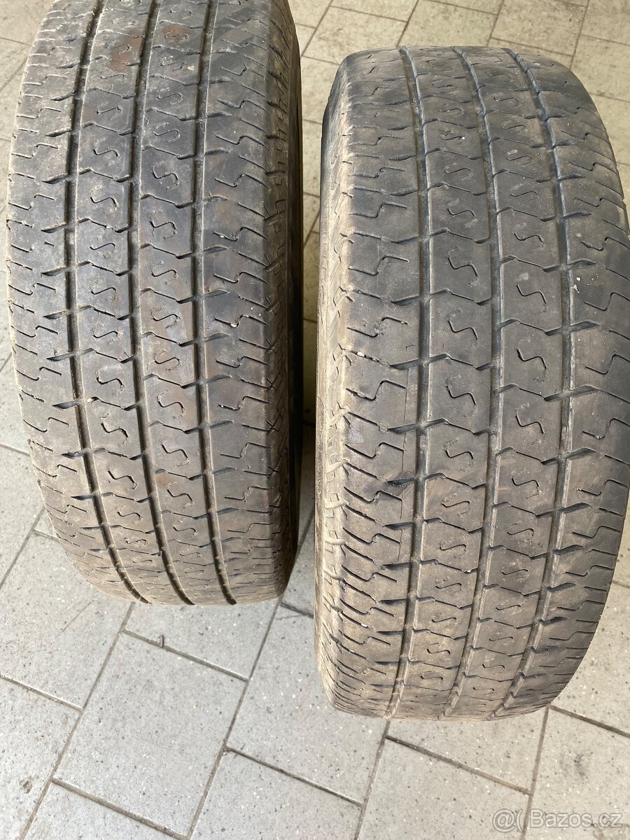 215 70 R15 C letni