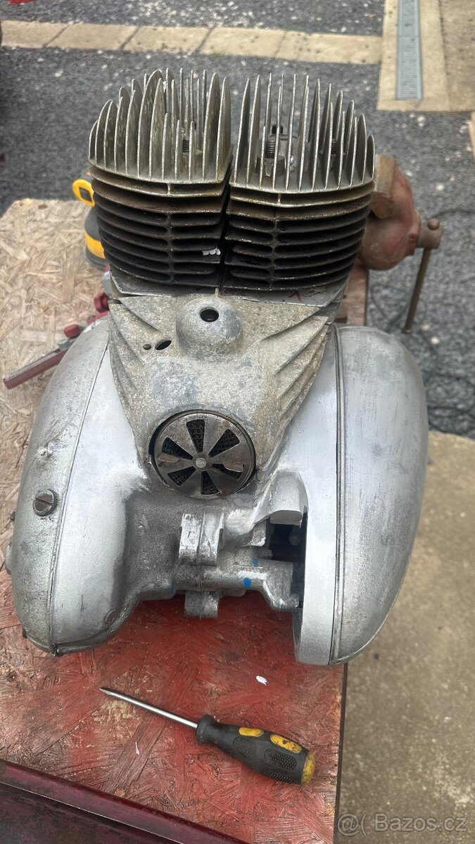 Jawa 350 pérák motor