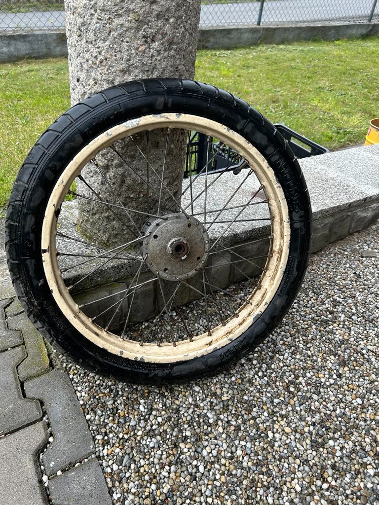 Babetta 210 - Přední kolo s nábojem
