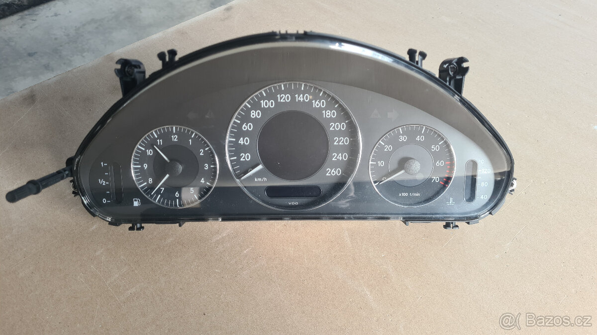 Budíky , přístrojová deska Mercedes w211