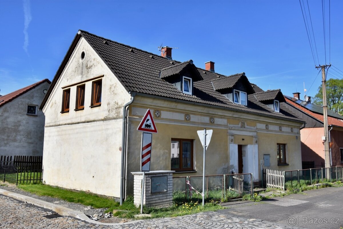 Spoluvlastnický podíl 1/2 z celku rodinného domu s bytem 4+1