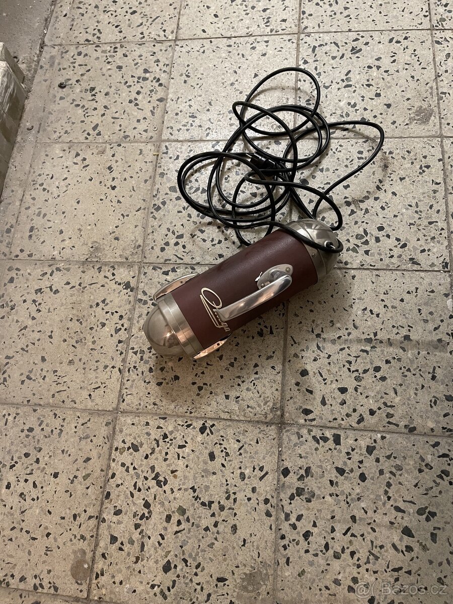 vysavač retro