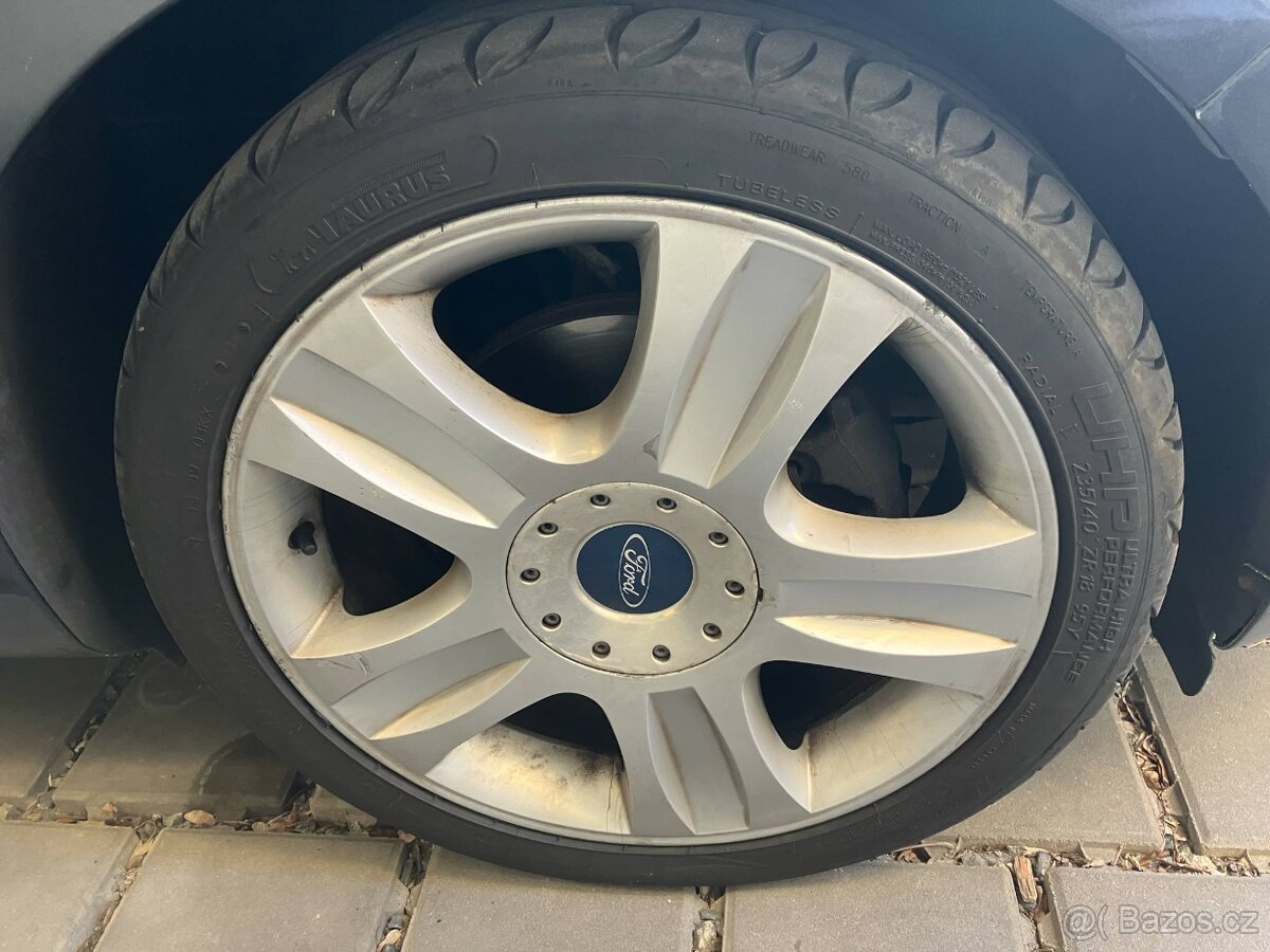 235/40/18 UHP + Ford disky