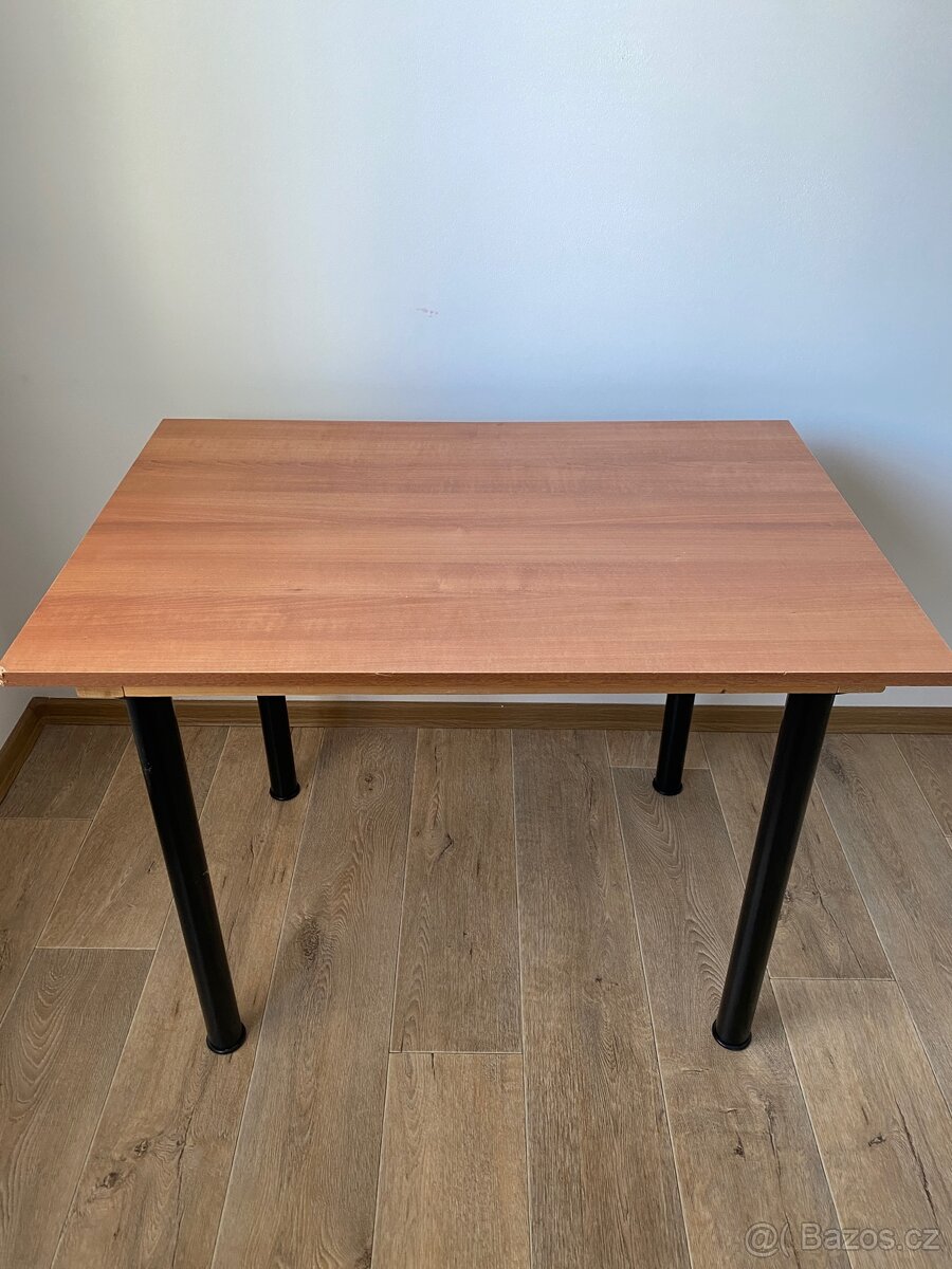 Pracovní stůl