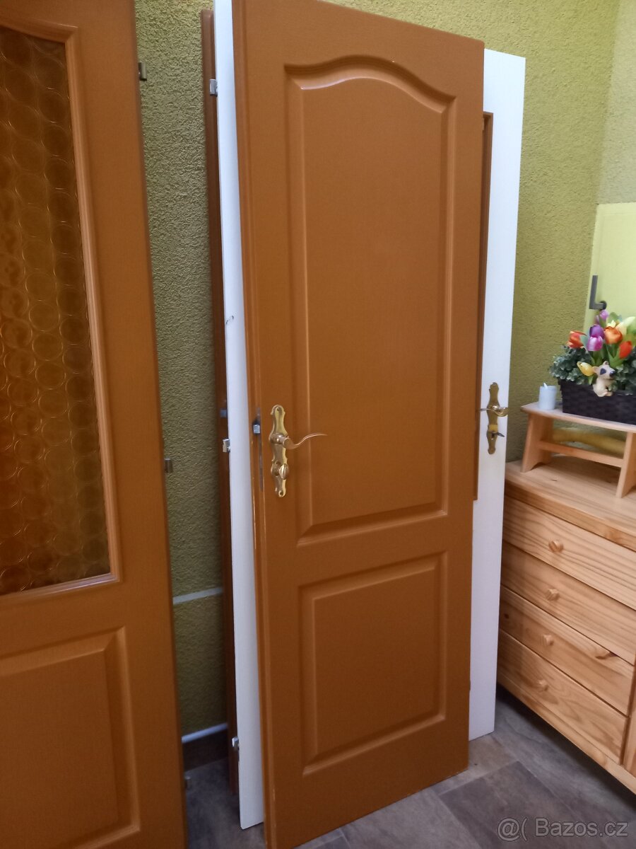 6x Dveře bytové, hnědé, 80 cm-3x skleněná vypl