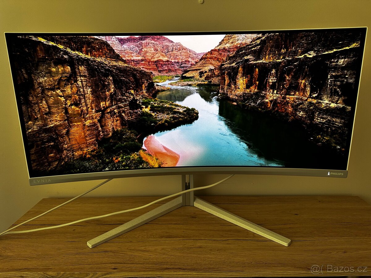 Philips 32M2N8900 - 32” 4K OLED monitor, jako nový