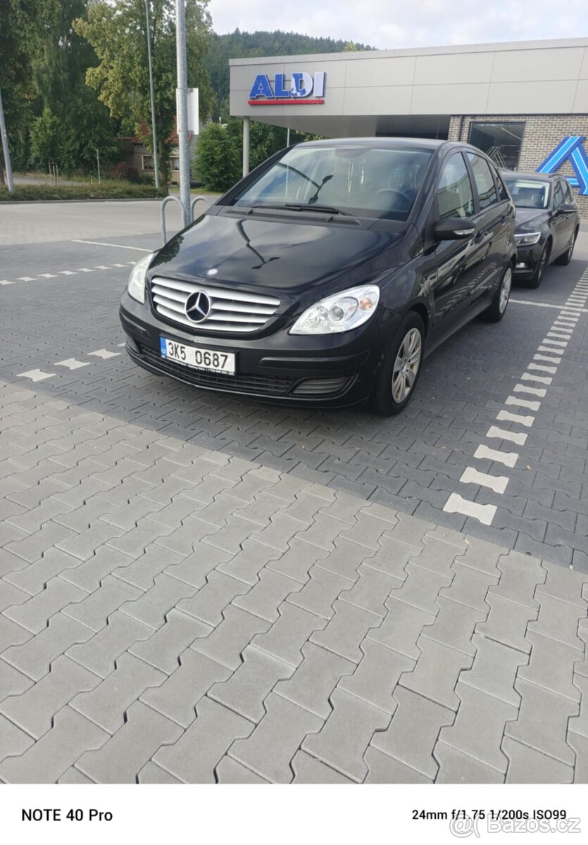 Mercedes Benz B 180