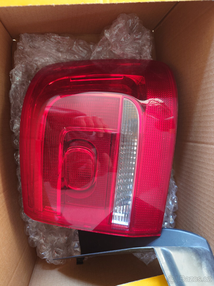 pravé zadní světlo VW Touran