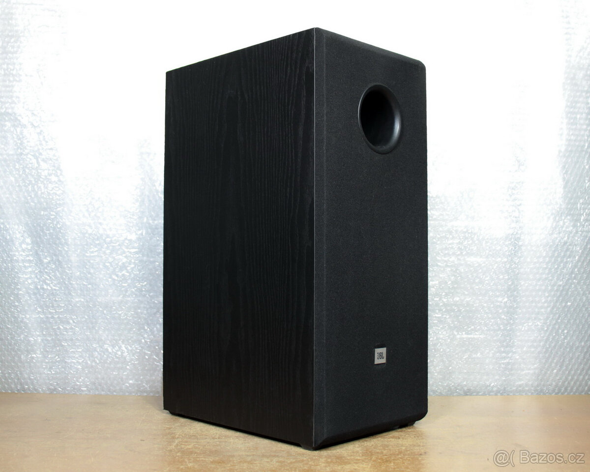 Subwoofer JBL.