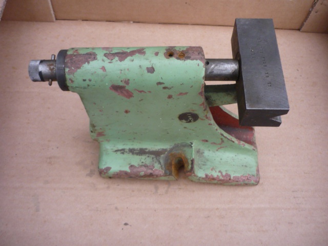 luneta / opěra na brusku na kulato TOS 2U