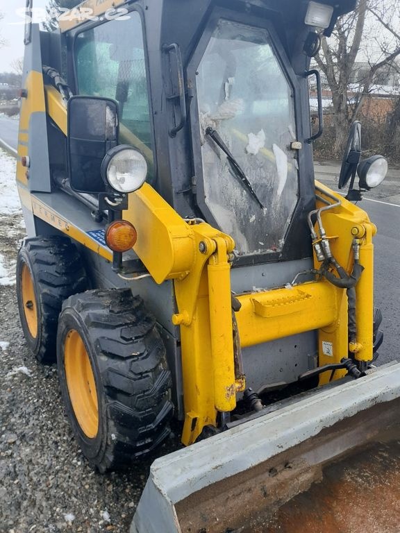 Prodám smykem řízený nakladač Fermec 526 hmotnost 2,7t motoh