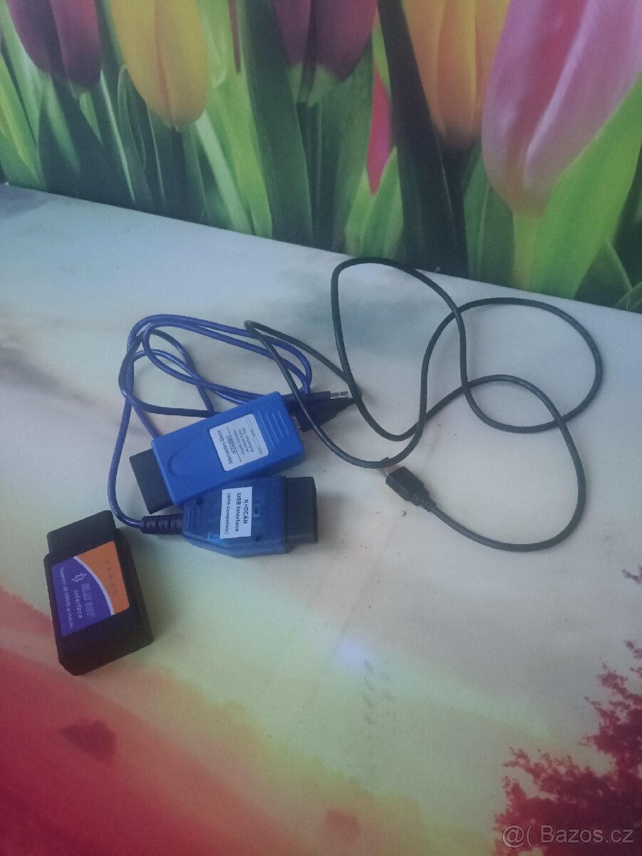 USB diagnostický kabel typu VAG-COM nebo KKL,