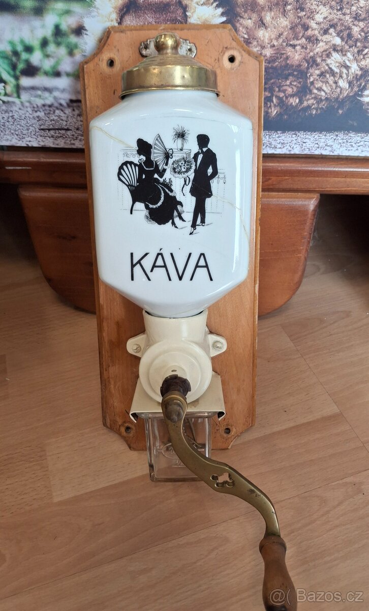 Nástěnný starožitný kafemlýnek zn.Garantie v rokoko stylu