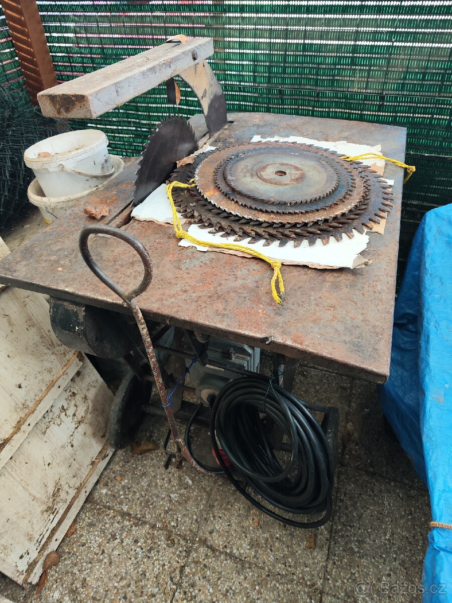 Prodám cirkulárku s kolébkou