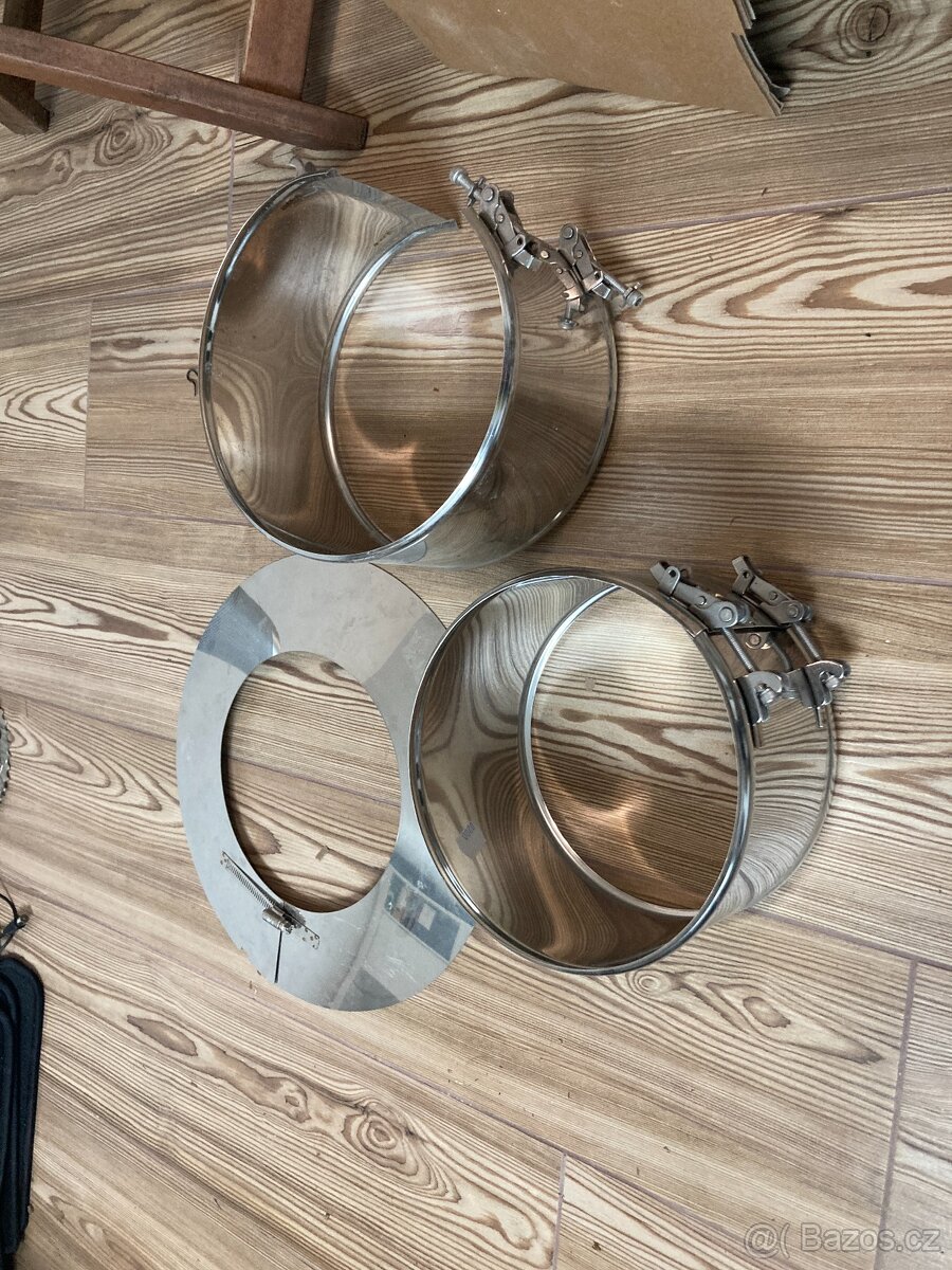 Nerezové komínové díly (dešťový límec + objímky na roury)