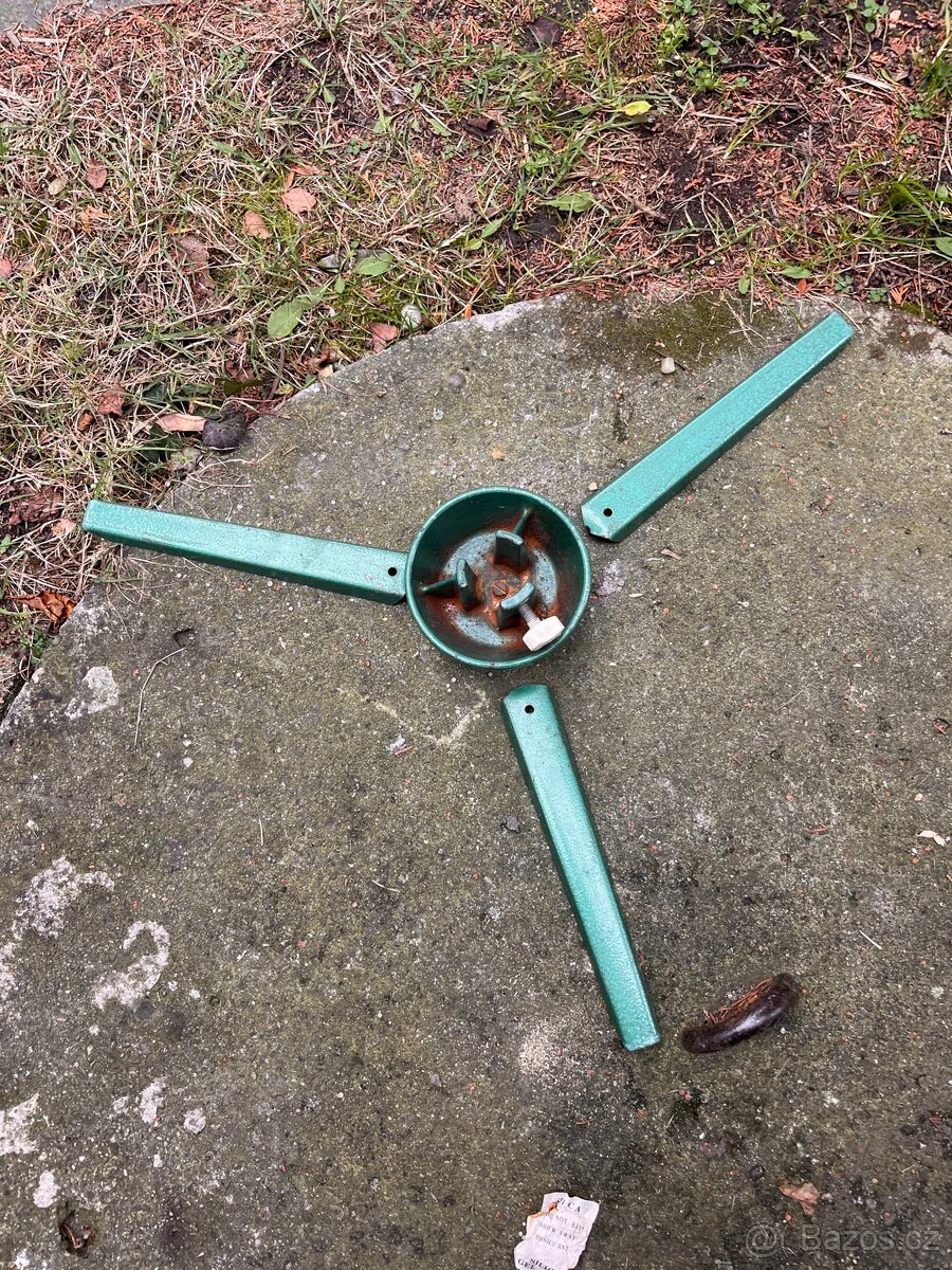 Litinový stojan na živý vánoční stromek