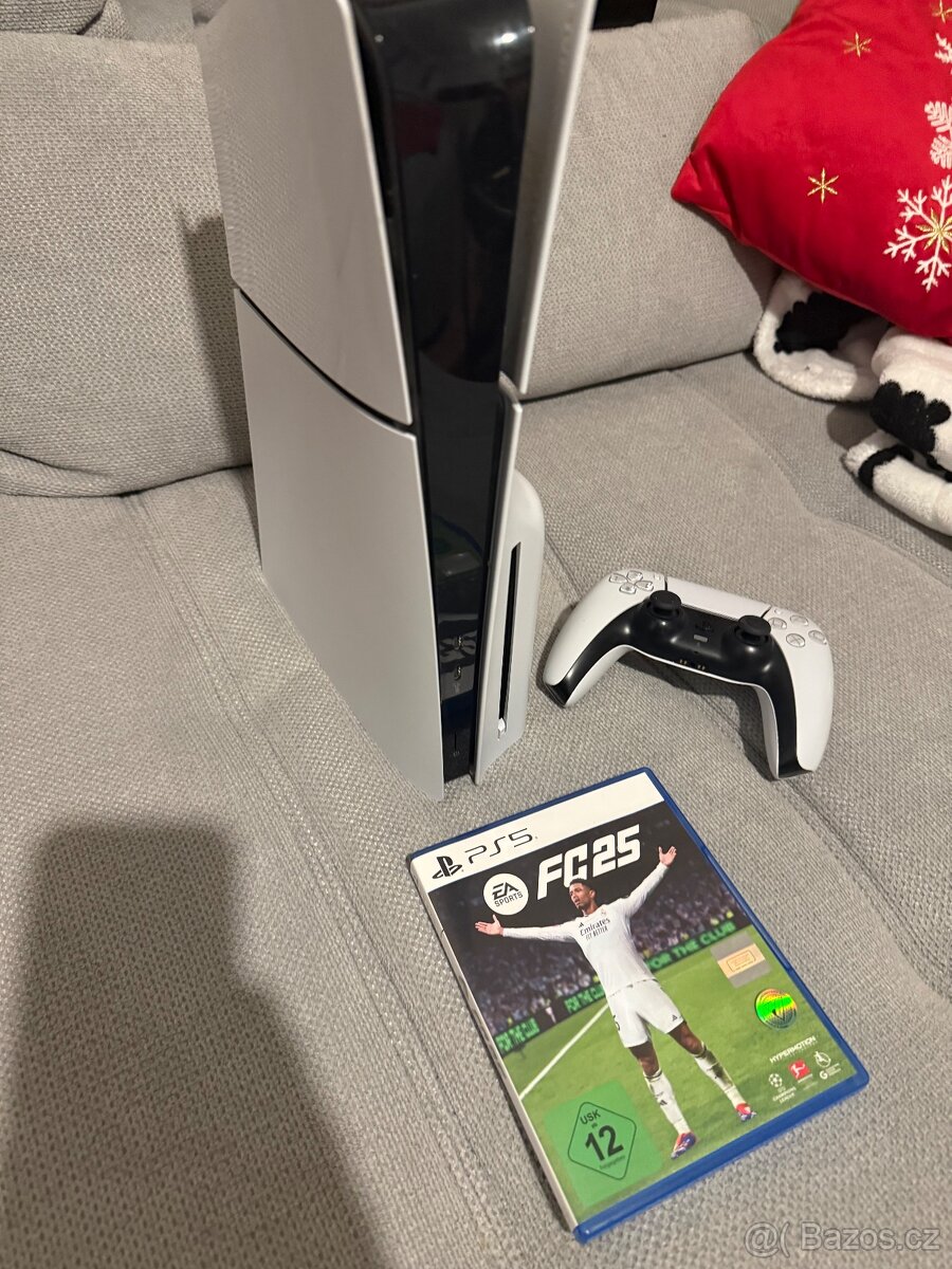 PlayStation 5 slim s mechanikou