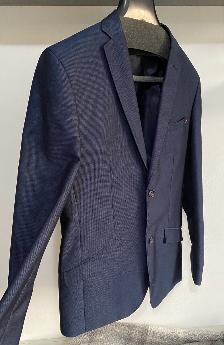 Prodám pánský oblek (slim)