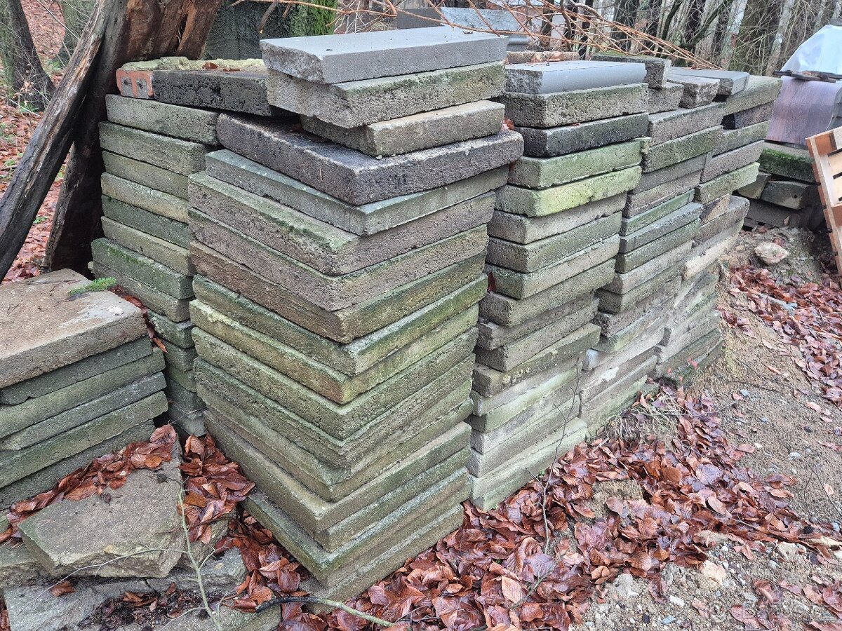 Dlažba 50x50 cm beton 128 ks u Telče