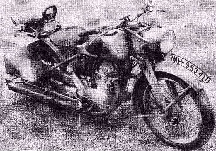 Kryt rozety na Triumph 250 BD