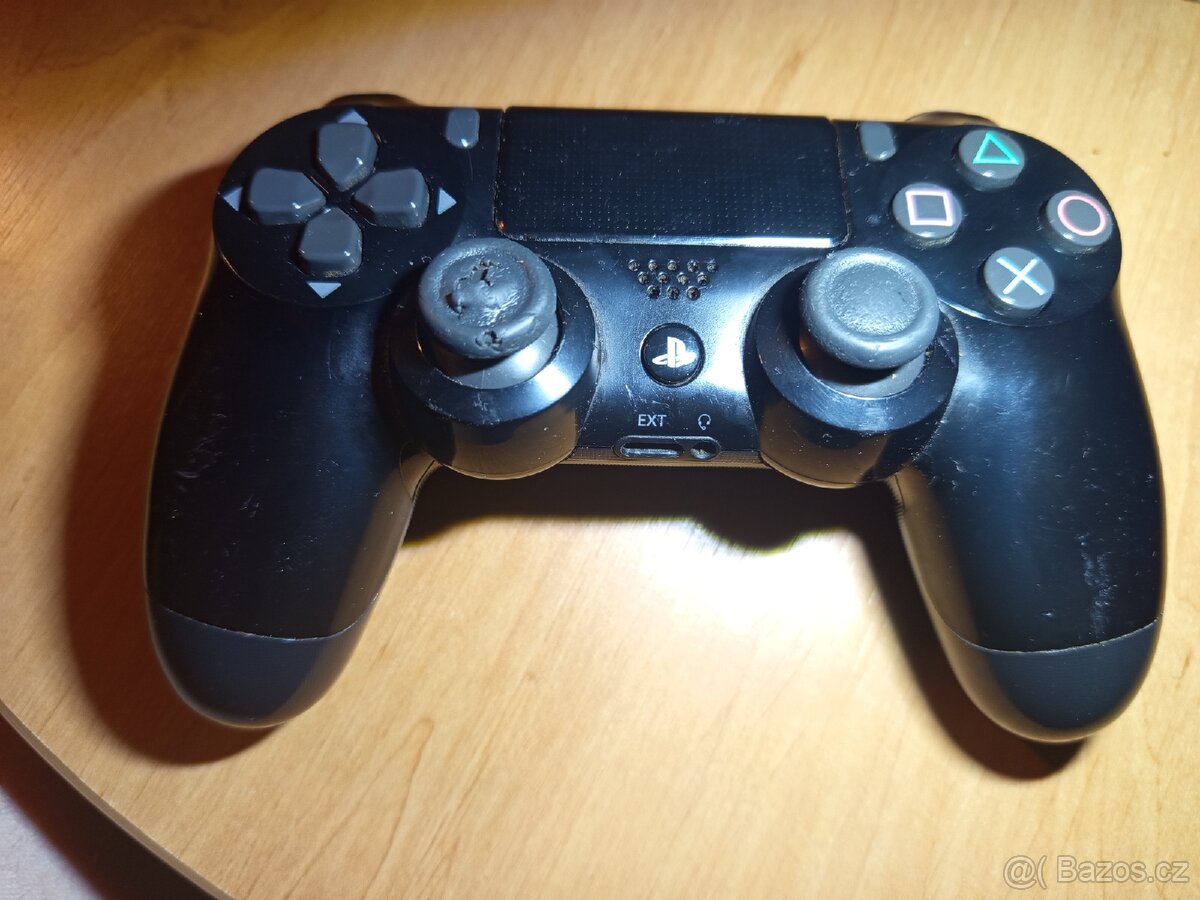 Herní ovladač Sony Dual Shock 4V2