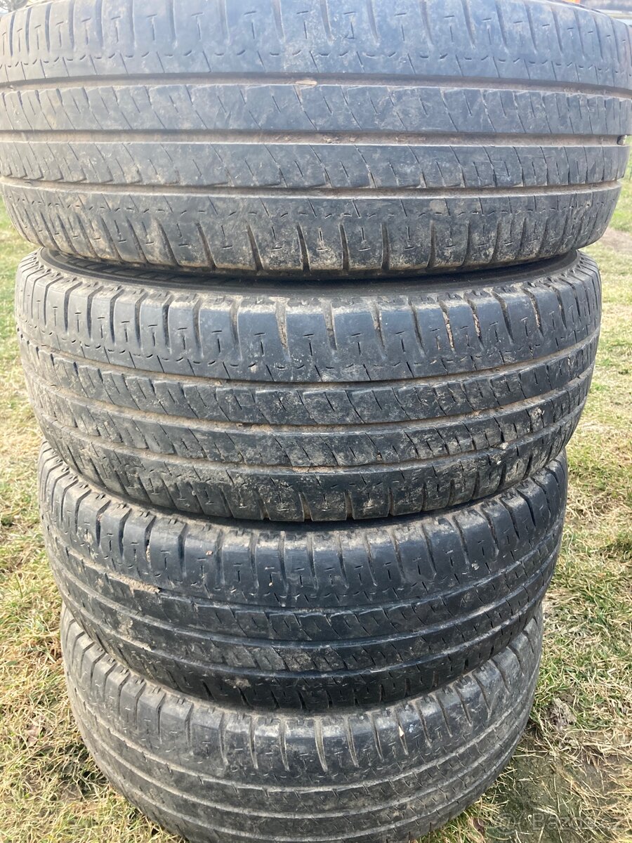 Pneu Michelin 215/65 R16C 109/107T