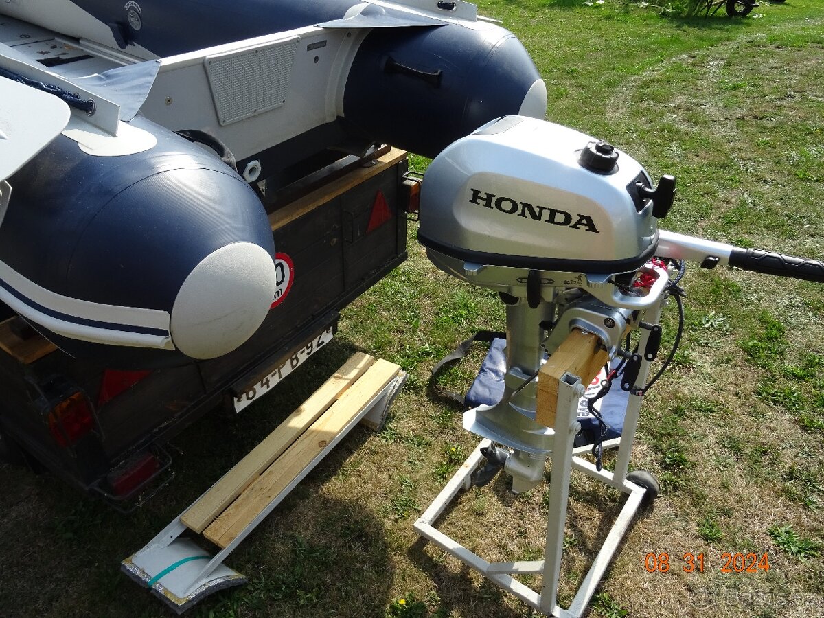 Prodám motorový člun HONDA