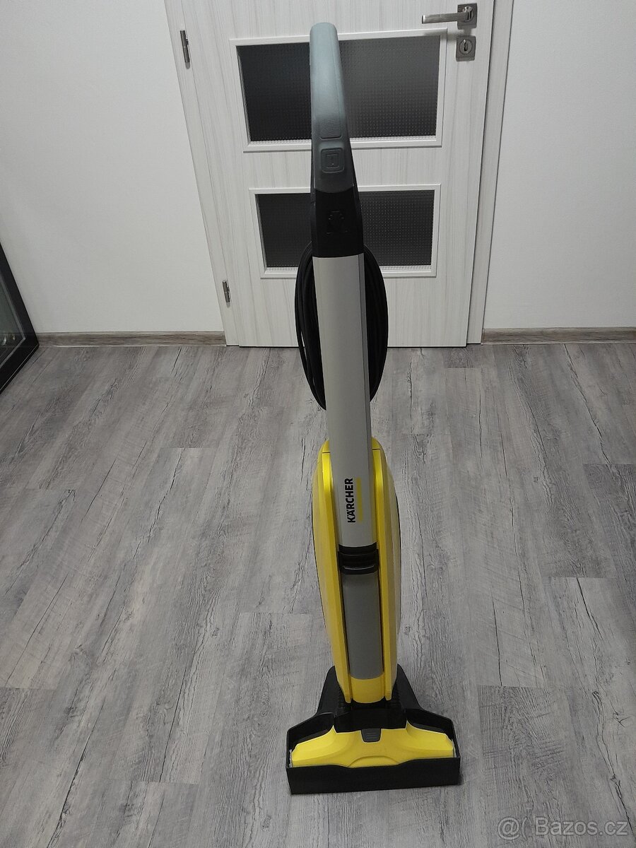 Podlahový mycí stroj Karcher FC 5
