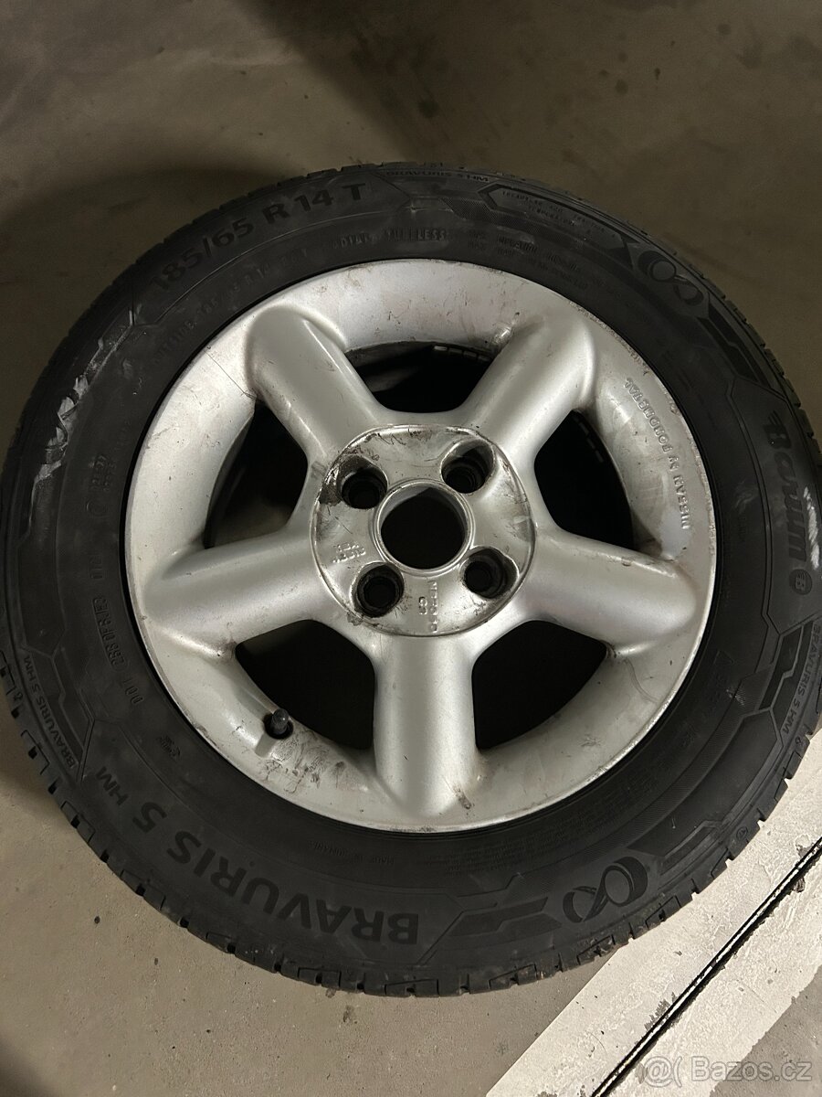 4x kola (Nissan) + 4x letní pneu 185/65 R14 T