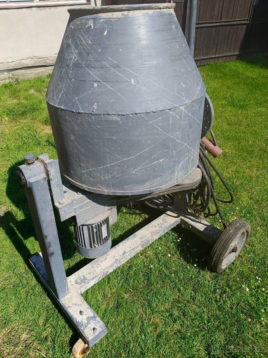 Spolehlivá stavební míchačka