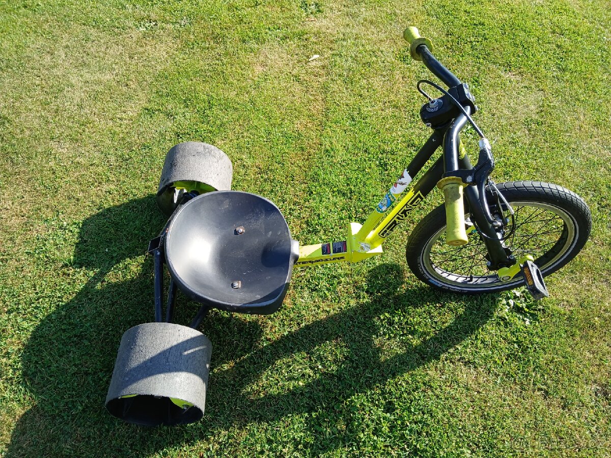 Driftovací tříkolka
