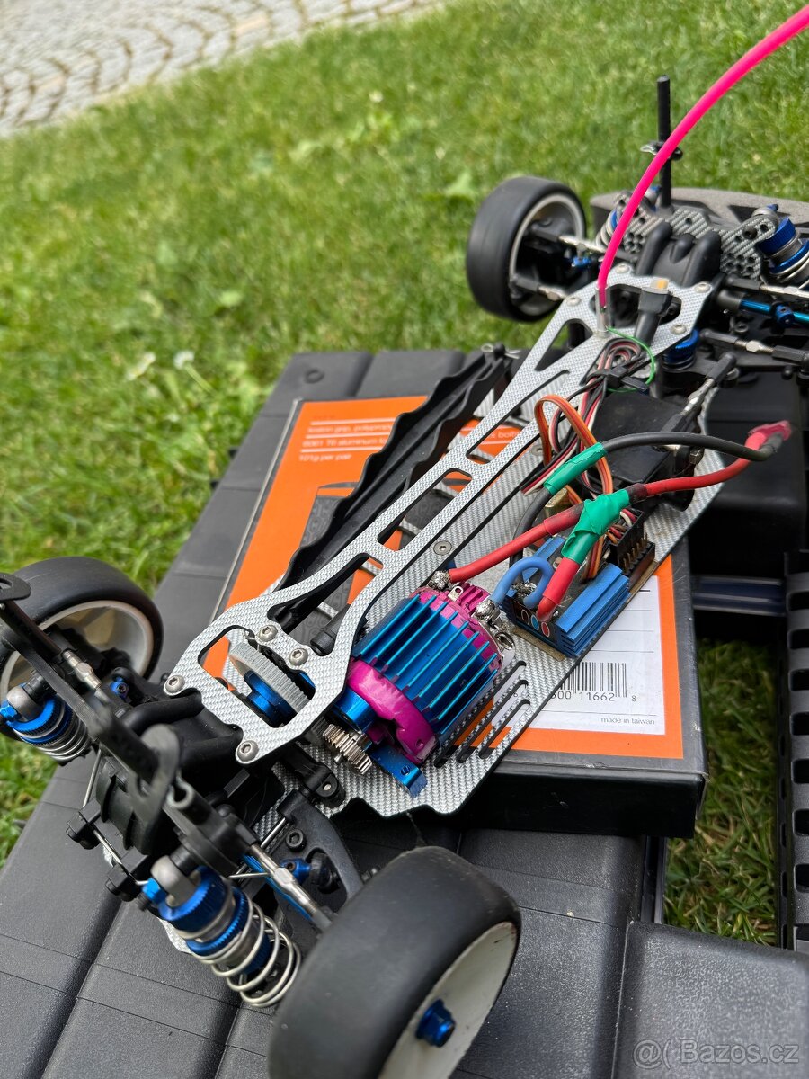 RC modely Yokomo a Kyosho včetně komplet všeho