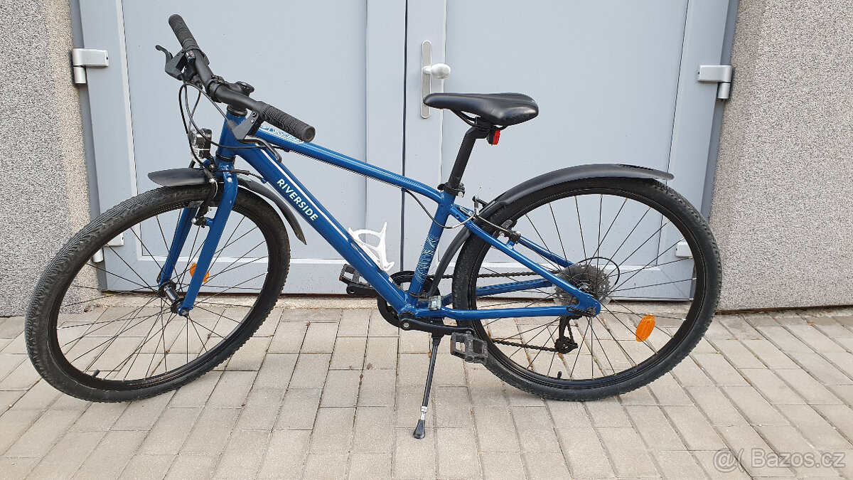 Decathlon trekové kolo (9–12 let) vč. helmy - jako nové
