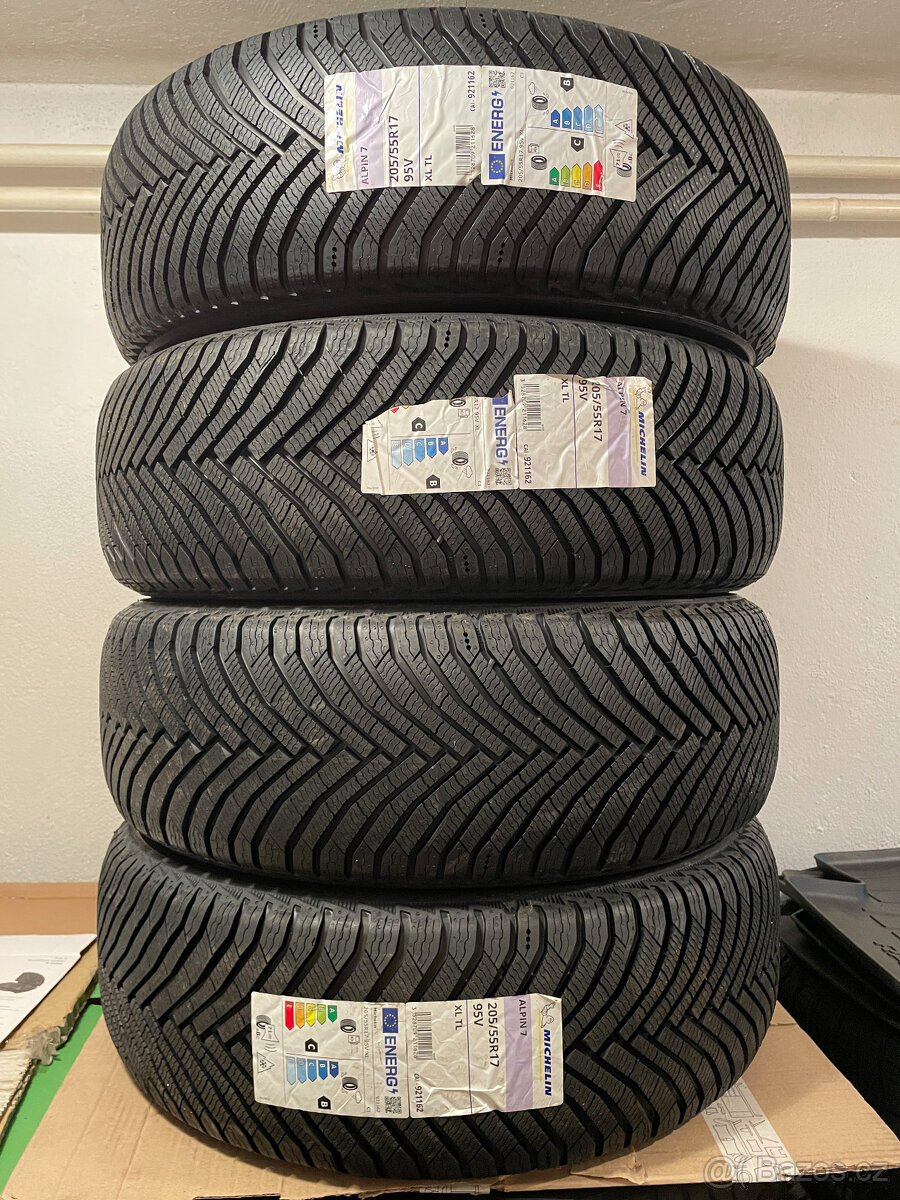 NOVÉ ZIMNÍ MICHELIN 205/55/17 95V XL OCTAVIA 4 DOT2024