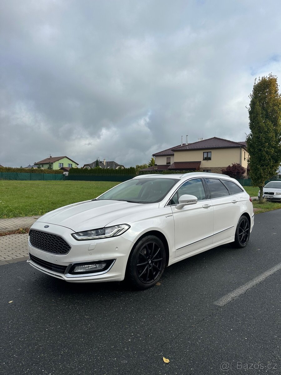 Ford Mondeo Vignale kombi 2.0TDCi, 132kw,Webasto,masáže,Syn3