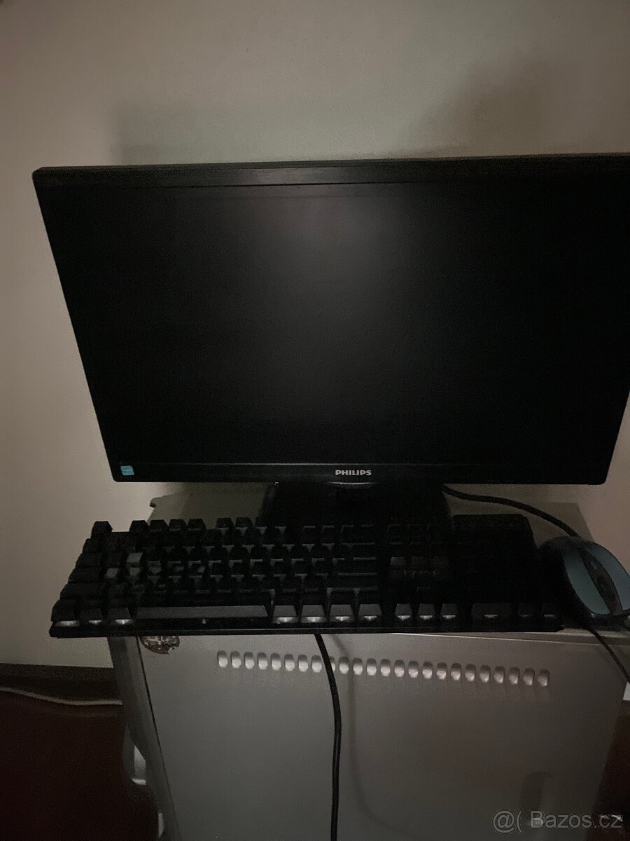 herní pc s monitorem